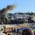 Ogromna bakljada Grobara u Humskoj: Gust dim prekrio ceo stadion, meč nakratko morao da bude prekinut