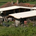 Na imanju porodice koja je ostala bez 3 člana pre mesec dana izbio strašan požar: U tom istom objektu izgorelo im je 150…