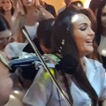 Mislila da niko ne gleda: Tamara Milutinović se opustila na proslavi, iz torbe samo sevali evri: Procureo privatni snimak