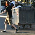 „Govori tiho i vuci kontejner sa sobom“: Nadrealna scena kod Ušća koju samo Srbi mogu da razumeju
