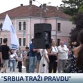 Supruga uhapšenog Ivana Matovića na protestu u Kraljevu: Ovo je jedna farsa i ogromna nepravda