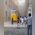 Veliki broj mrtvih i povređenih u Lisabonu: Popularna žičara iskliznula iz šina i srušila se (video)