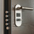 Sigurnosna dilema: ključ u bravi – zaštita ili rizik?