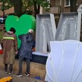Na red došao i znak „Volim K. Mitrovicu“: Kurtijeva policija uklonila obeležje Severne Mitrovice
