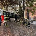 Teška saobraćajka u Mađarskoj Autobus udario u školu, povređene 34 osobe, četvoro kritično (video, foto)