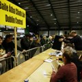 Na predsedničkim izborima u Irskoj prema prvim rezultatima vodi levičarka Konoli