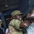 Protesti tokom opštih izbora u Tanzaniji: Opozicioni kandidati u pritvoru, zapaljena policijska stanica