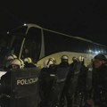 Шта се вечерас догађало у Црвенки: Очевици причају да је дошао аутобус БГ таблица пун људи са штанглама и бакљама