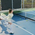 AI robot vas uči da igrate tenis, padel i pickleball