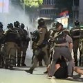 U toku je sukob demonstranata i policije u centru Beograda