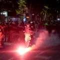 Sukobi demonstranata i policije u centru Beograda: Letele su baklje, odjekivali topovski udari, dosta ljudi je pohapšeno…