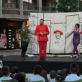 Dečja predstava razgalila mališane: U Svilajncu kulturno-zabavno leto na trgu (foto)