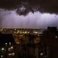 Upaljena 4 alarma! Srbija pod brutalnim udarom nepogoda, sa zapada stižu udari groma, grad i vetar koji ruši sve