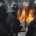 Učenici blokirali stotine škola širom Francuske: Policija odgovorila suzavcem, više od 400 privedenih