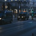 Autobusi puni pripadnika Žandarmerije stigli do Skupštine Srbije i Starog dvora FOTO, VIDEO