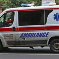 Saobraćajna nesreća na putu kod Surčina, teško povređen muškarac