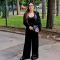 (Video): Ceca u crnom od glave do pete, pojas na struku istakao obline, a u ruci modni komad od 4.000 evra