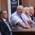 Radikali prete policiji i građanima u Zemunu: Četnici će ukloniti barikade
