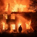 Buknuo požar u fabrici slatkiša: Vatrogasci zaglavljeni u rastopljenom šećeru, povređeno četvoro