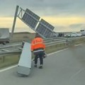 Haos na auto-putu između Beograda i Novog Sada: Kamion udario u konstrukciju, ogromne gužve (Video)
