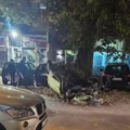 (Foto) udario u parkirana vozila, prevrnuo se na krov i totalno razlupao: Potpuni karambol na parkingu u Mladenovcu: Oštećeno…
