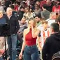 Kristina Tomić u prvom planu na meču Crvene zvezde i Hapoela u paklu Arene: Kakva dominacija prelepe srpske voditeljke! (video)…