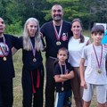 Leskovačke “nindže” briljirale u Paraćinu: Pet zlatnih i jedna srebrna medalja na međunarodnom takmičenju