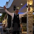 "Direktori, gledate li ovo": Gazde iz Čačka dugogodišnjem radniku priredili iznenađenje život - poklonili mu auto, ceo…