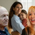 Топ 5 песама посвећених мајци: Најемотивнији стихови за једину жену чија је љубав безусловна и вечна
