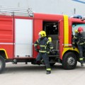 Požar u Sinoševiću, goreli traktor i prikolica sa rolo balama sena