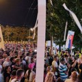 Završen protest ispred Pinka: Na zgradu bacana jaja i rolne toalet papira (UŽIVO)