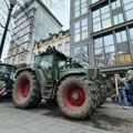 Dan uoči samita lidera vlada EU: Belgijski poljoprivrednici blokirali glavne puteve širom zemlje