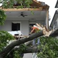 Snažna oluja u Teksasu odnela najmanje sedam života, U Hjustonu, po ogromnim vrućinama, na hiljade ljudi bez struje