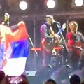 Žurka Gipsy Kings-a: Publika uživala u najvećim hitovima, pevač ogrnuo srpsku zastavu, svirao se i "Đurđevdan"