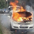 Zapalio se automobil u centru Kragujevca: Vozilo potpuno izgorelo, nema povređenih