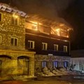 Veliki požar izbio na hotelu Babanovac na Vlašiću, izgoreo kompletan krov: Prve slike sa lica mesta