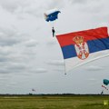 Na manifestaciji Balkanski skok prijateljstva oko 90 padobranaca iz Srbije i regiona