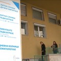 Devojčica povređene na Voždovcu: Automobil je udario na pešačkom, prevezena u bolnicu