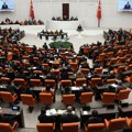 Drama u turskom parlamentu, 80 osoba prijavilo stomačne tegobe: Odmah pokrenuta istraga