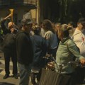 Građani Novog Sada došli pred zgradu rektora Dejana Madića, pa nastavili ka adresi Maje Gojković