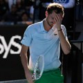 Senzacija na startu mastersa u Torontu! Ispao Danil Medvedev, pobedio Đokovića, sada "uzeo meru" Rusu