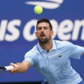 Uživo: Novak propustio dve brejk lopte