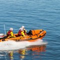 Penzioner (71) stradao pokušavajući da spasi maloletnike - nakon štose izborio sa talasima i spasio decu, doživeo srčani udar…