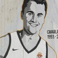 Autori već najavili novi i veći Uništen mural Čarliju Kirku u Beogradu (foto)