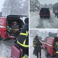 Drama na Divčibarama: Dva autobusa puna đaka ostala zavejana u snegu, usledilo spasavanje dece