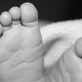 Komšije slušale plač danima, pa zavladala tišina Beba preminula od gladi u Nemačkoj