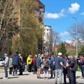 Stanari zgrada na protestu poručili: Ostaćemo bez igrališta i parkinga