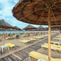 Ovo su cene ležaljki na Sitoniji: Srbi objavili nove tarife sa grčkih plaža, evo od čega zavisi koliko ćete platiti