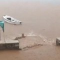 Haotični prizori u Tivtu i Herceg Novom: Brojne ulice pod vodom, grom izazvao požar, domaćinstva bez struje (video)