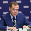 Medvedev: Ako Ukrajina pristane da se odrekne teritorija, izgubiće Kijev